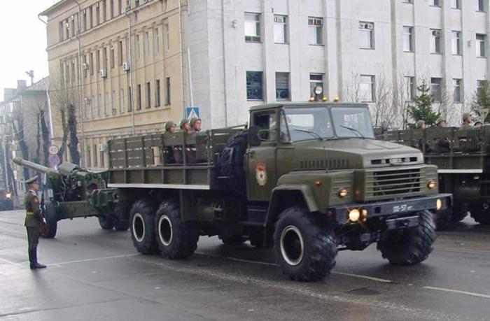 A KrAZ-260 egy univerzális teherautó