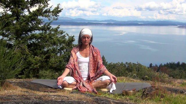 Kundalini jóga kezdőknek: Jellemzők és előnyök